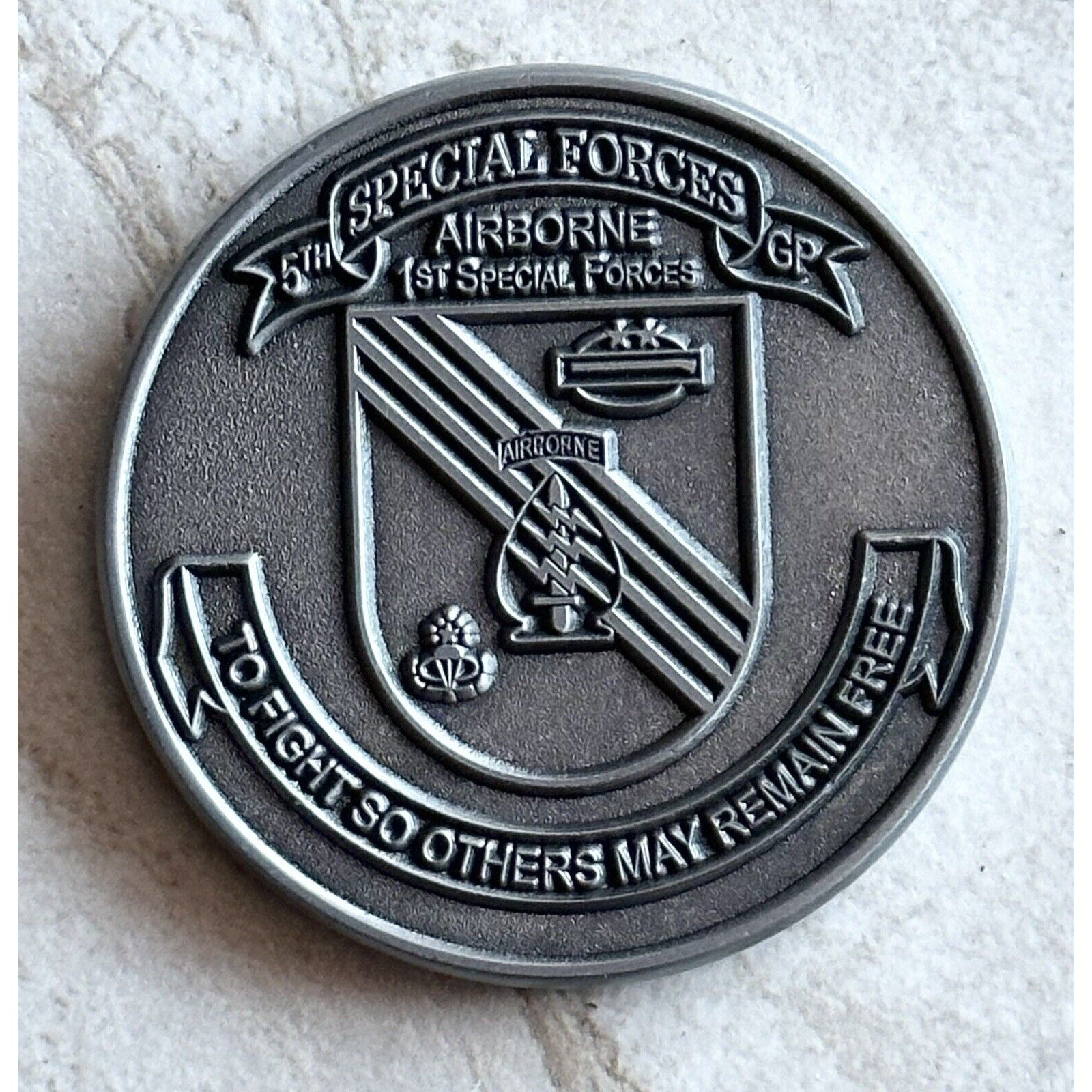 5TH GROUP Challenge Coin ARMY AIRBORNE SPECIAL FORCES "THE PROFESSIONALS" USA