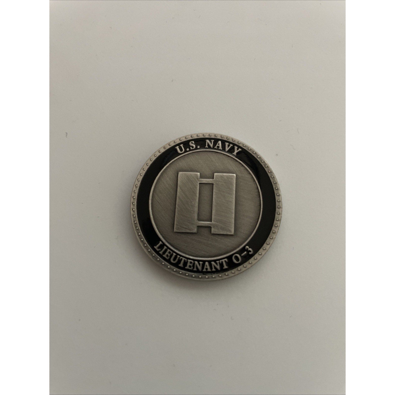 Us Navy Lieutenant 0-3 Coin w/ United We Stand Case