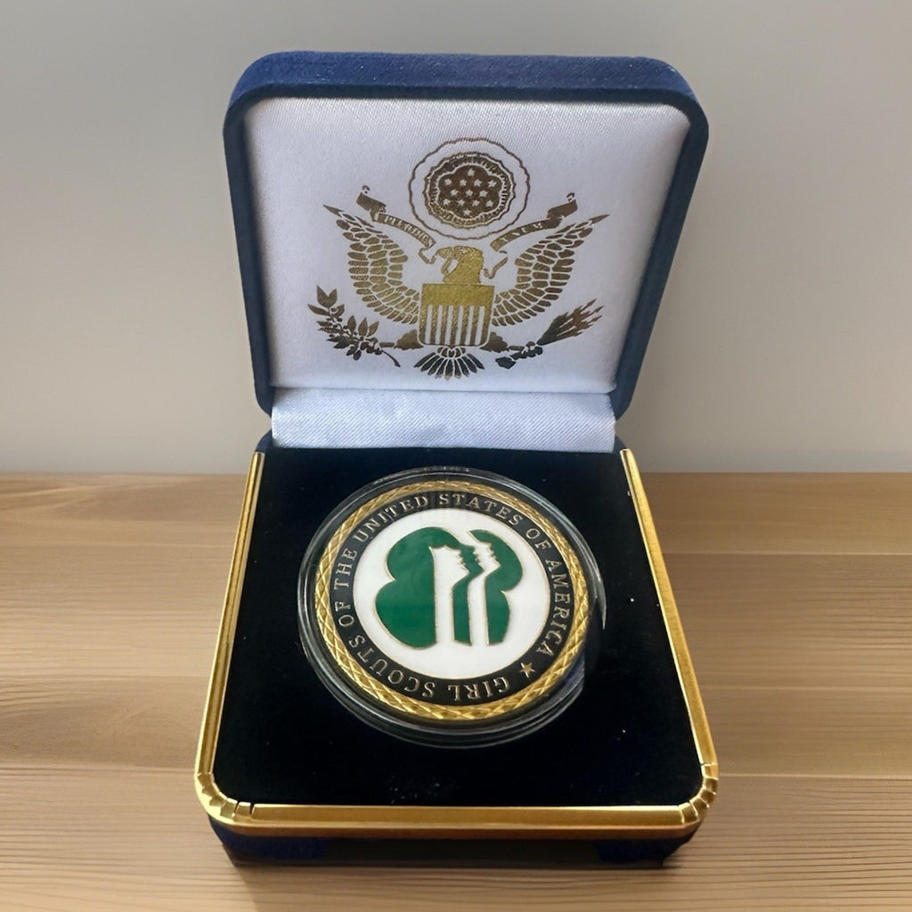 GIRL SCOUTS OF THE UNITED STATES OF AMERICA Challenge Coin Award With Blue Case