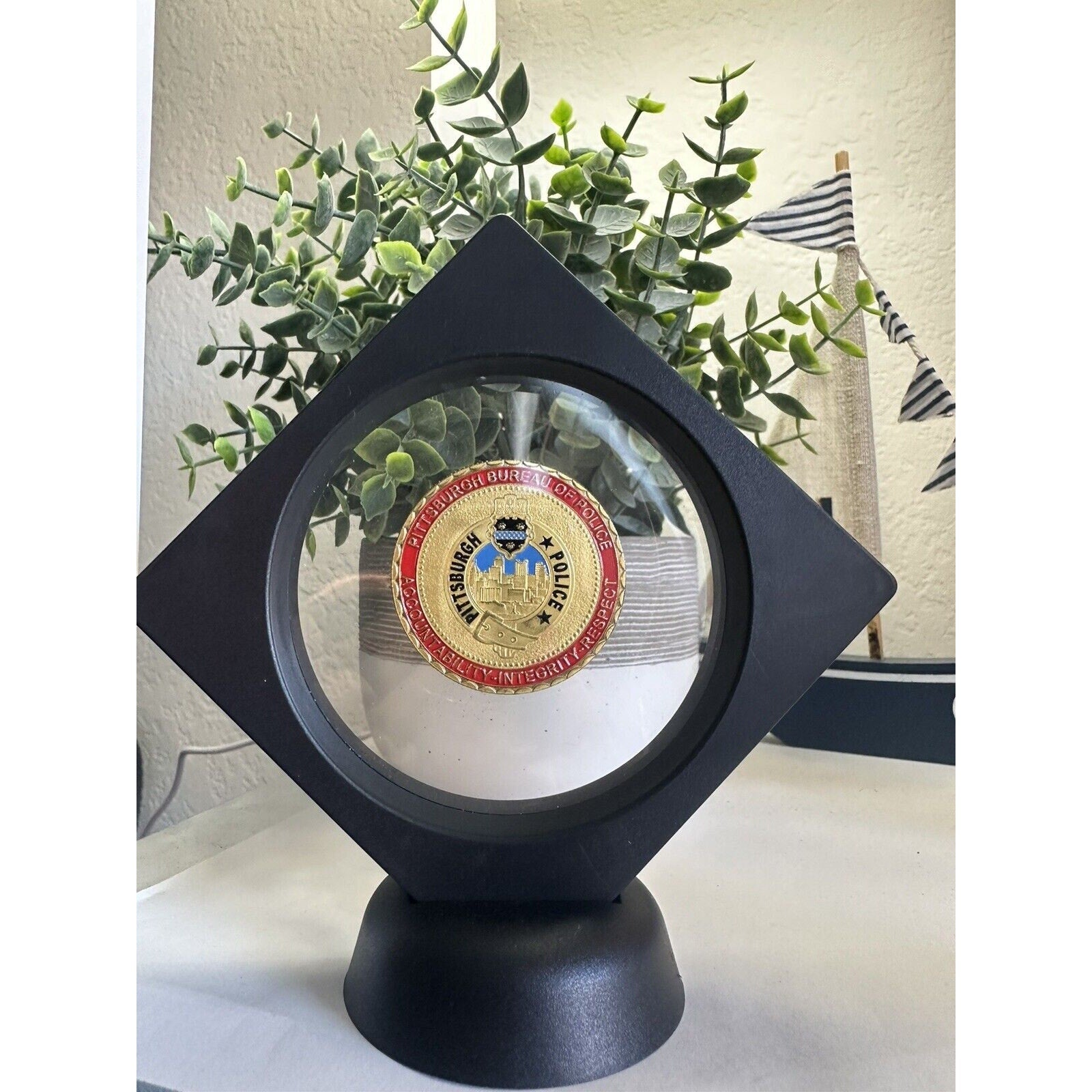 CITY OF PITTSBURGH POLICE DEPT Challenge Coin With Display Case