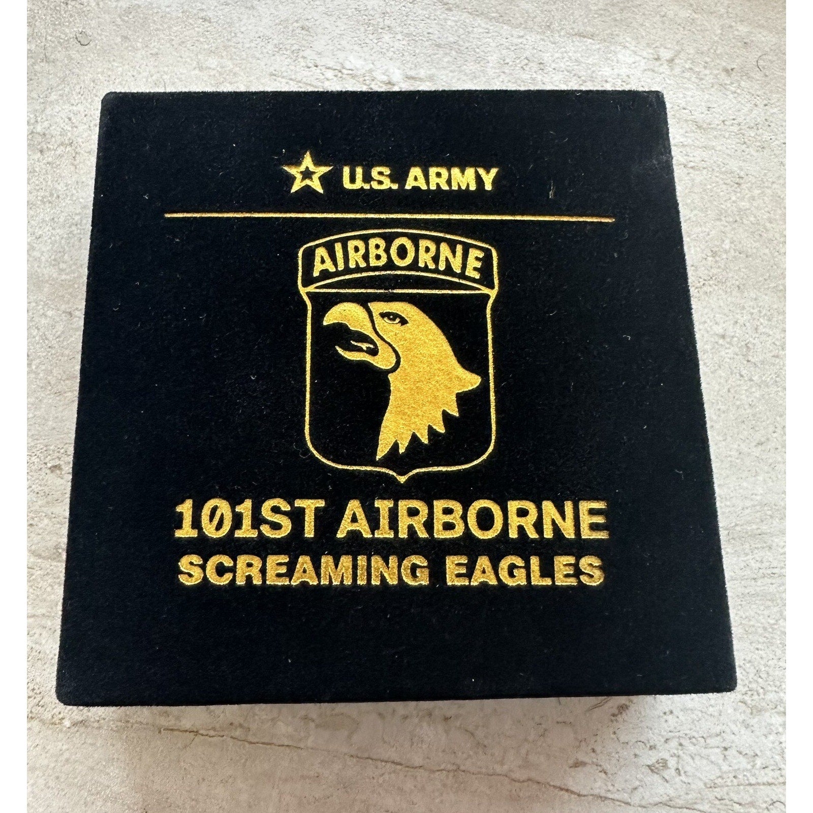US ARMY 101ST AIRBORNE Combat Division Fort Campbell KY Coin w Velvet Box