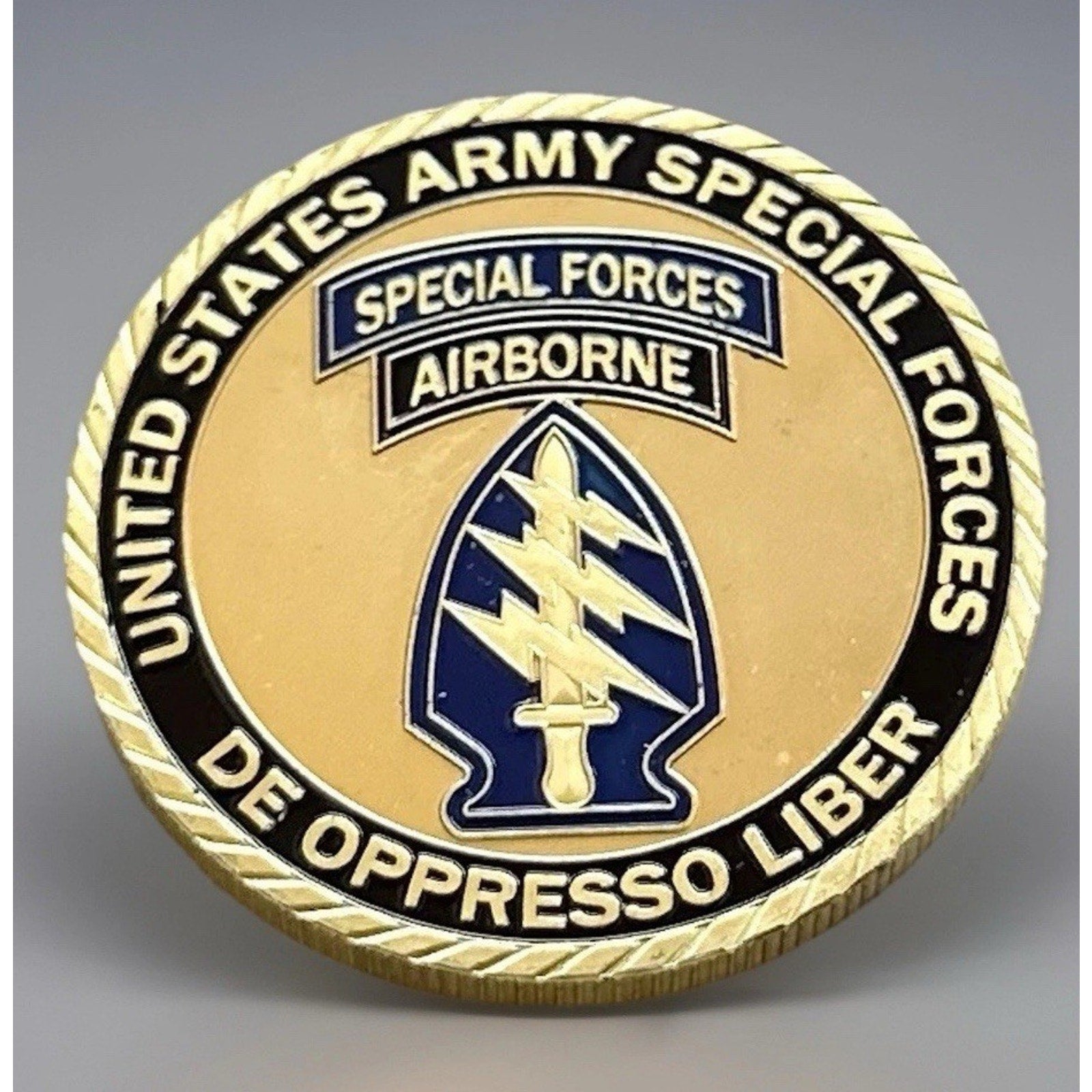 U.S. ARMY SPECIAL FORCES DE OPPRESSO LIBER CHALLENGE COIN USA