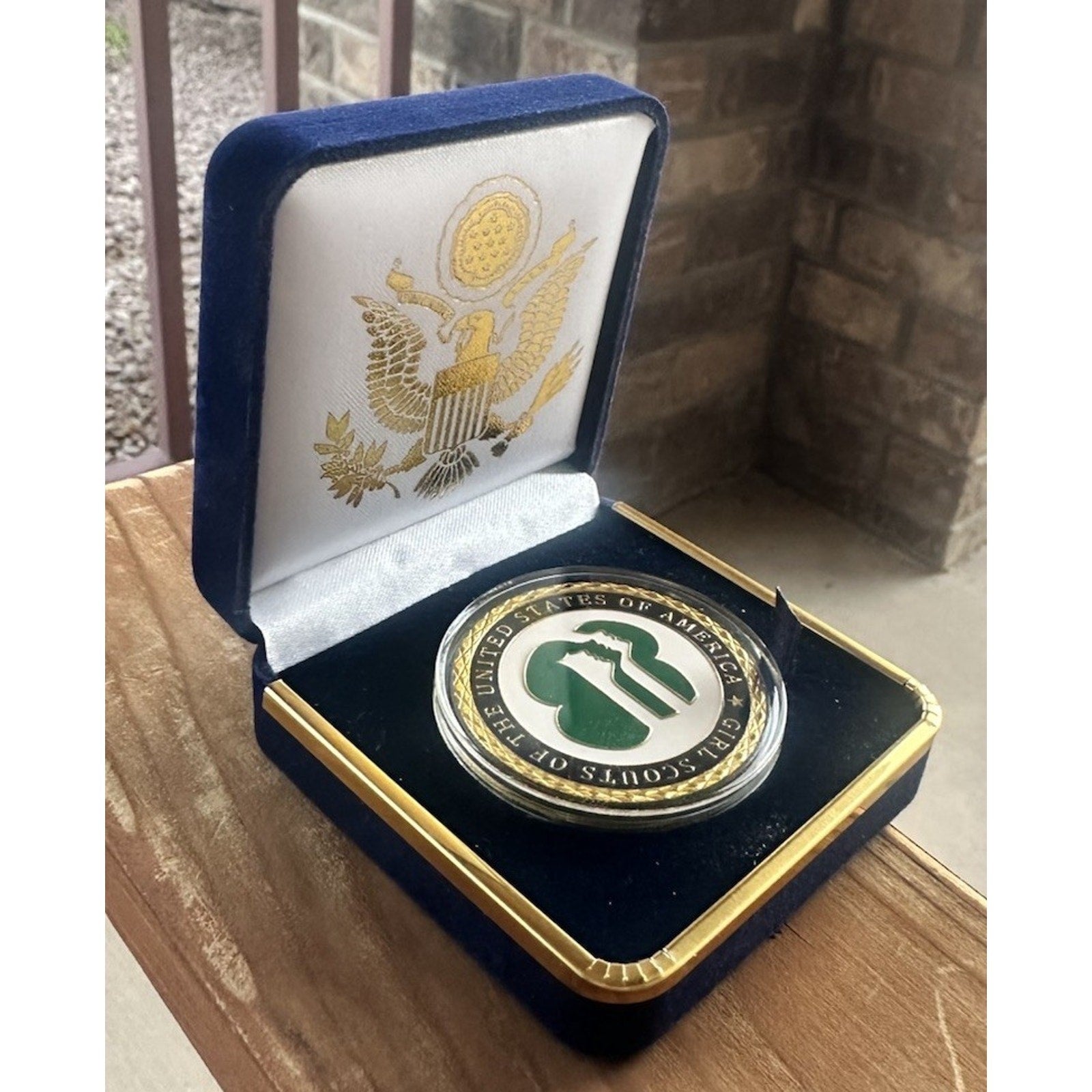 GIRL SCOUTS OF THE UNITED STATES OF AMERICA Challenge Coin Award With Blue Case
