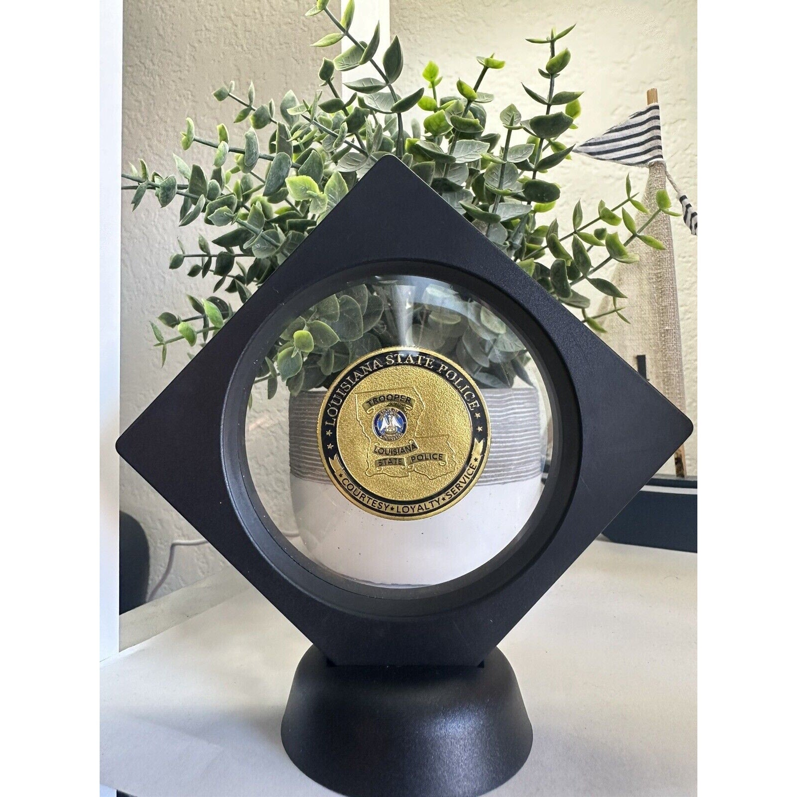 LOUISIANA STATE POLICE Challenge Coin With Display Case