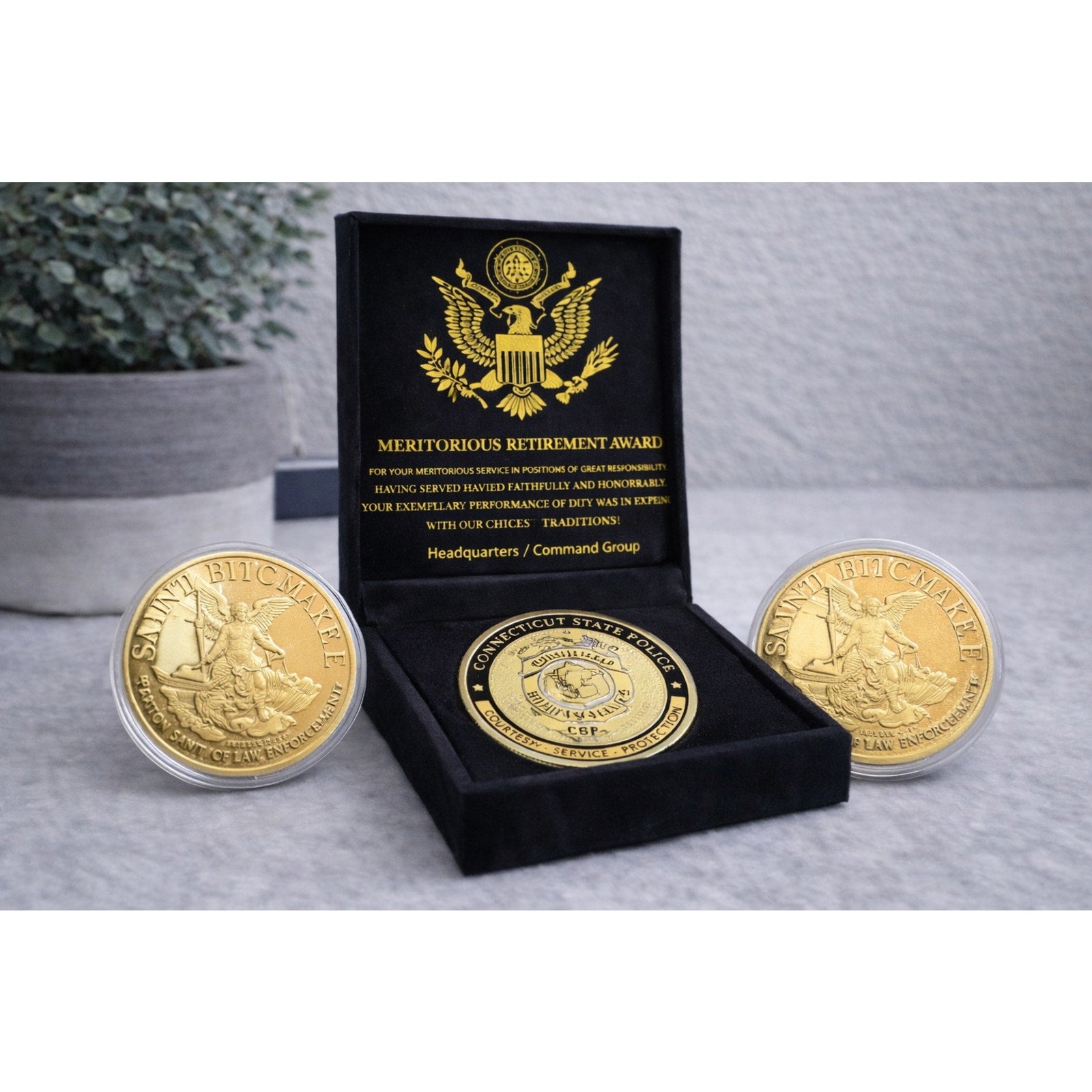 CONNECTICUT STATE POLICE Retirement Award With Blue Velvet Case. Fast Shipping!