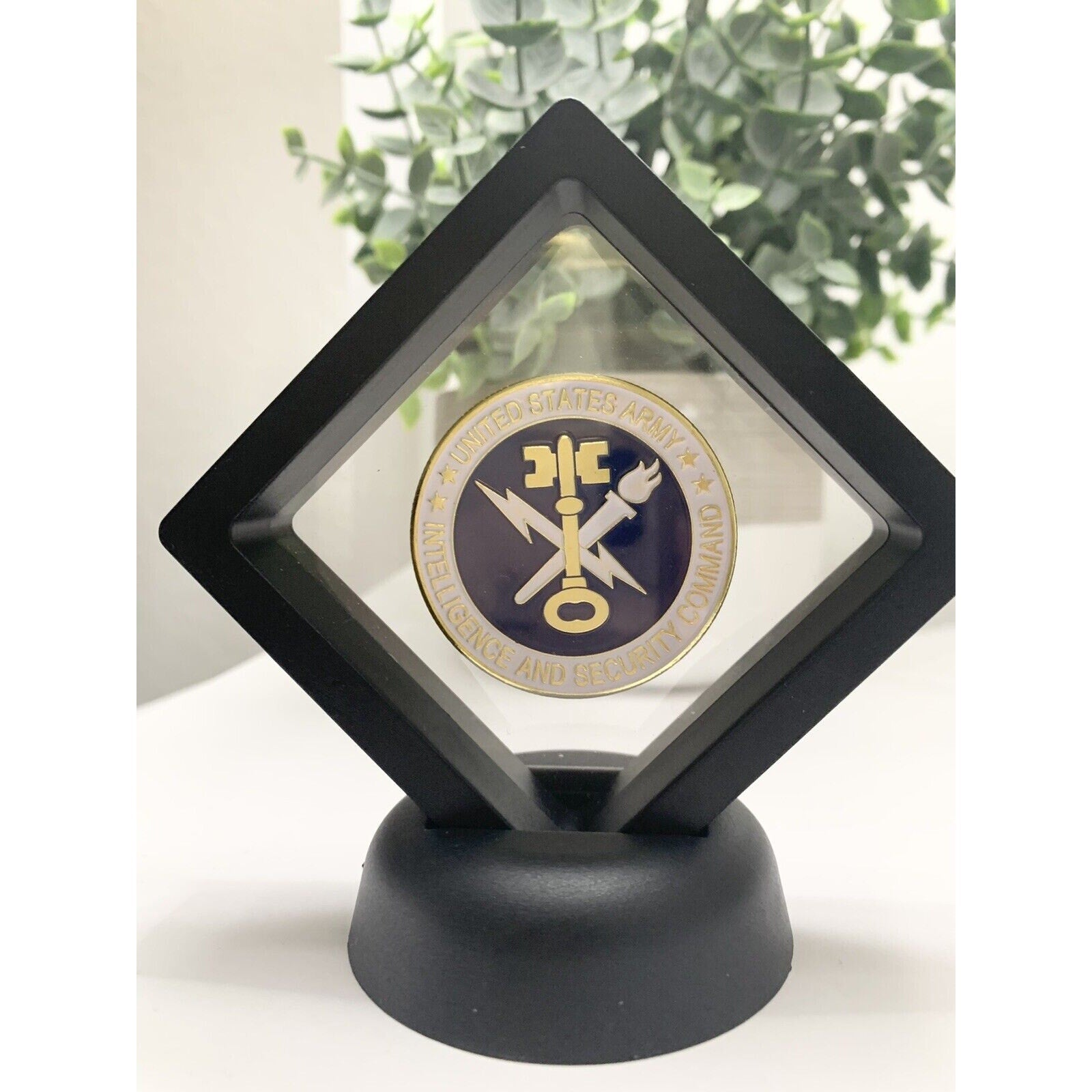 US ARMY INTELLIGENCE AND SECURITY COMMAND Challenge Coin With 3D Displays Case