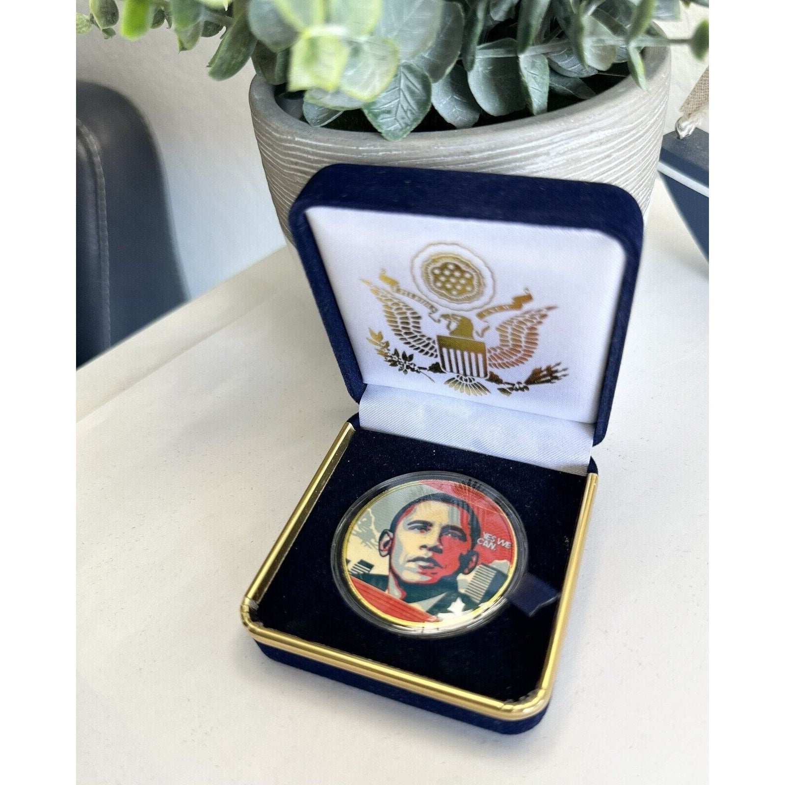 PRESIDENT BARACK OBAMA "YES WE CAN" CHALLENGE COIN W Special Velvet Case