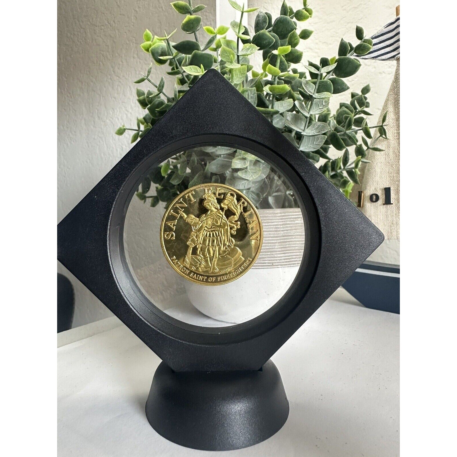 US MARINE CORPS FIRE SERVICE Challenge Coin With 3D Display Case