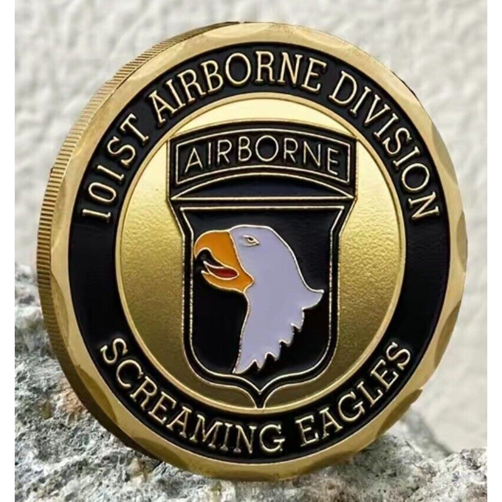 101st Airborne Division U.S. Army Screaming Eagles Challenge Coin w/ velvet case
