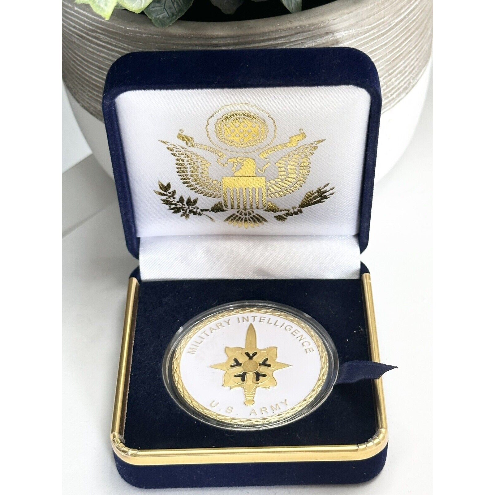 US Army MILITARY INTELLIGENCE Challenge Coin With Beautiful Velvet Case