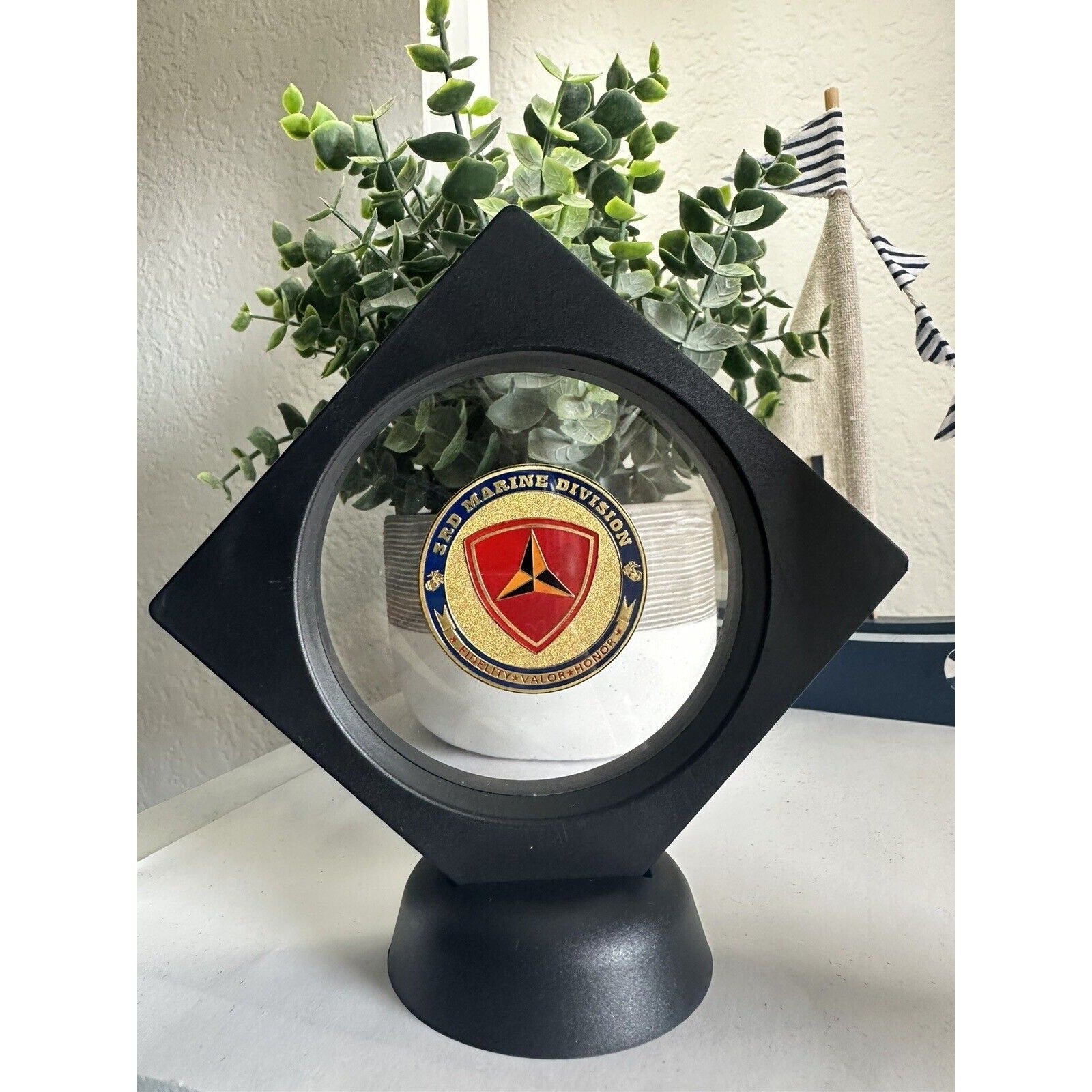 Us Marine Corps - 3rd MARINE DIVISION Challenge Coin With 3D Display Case