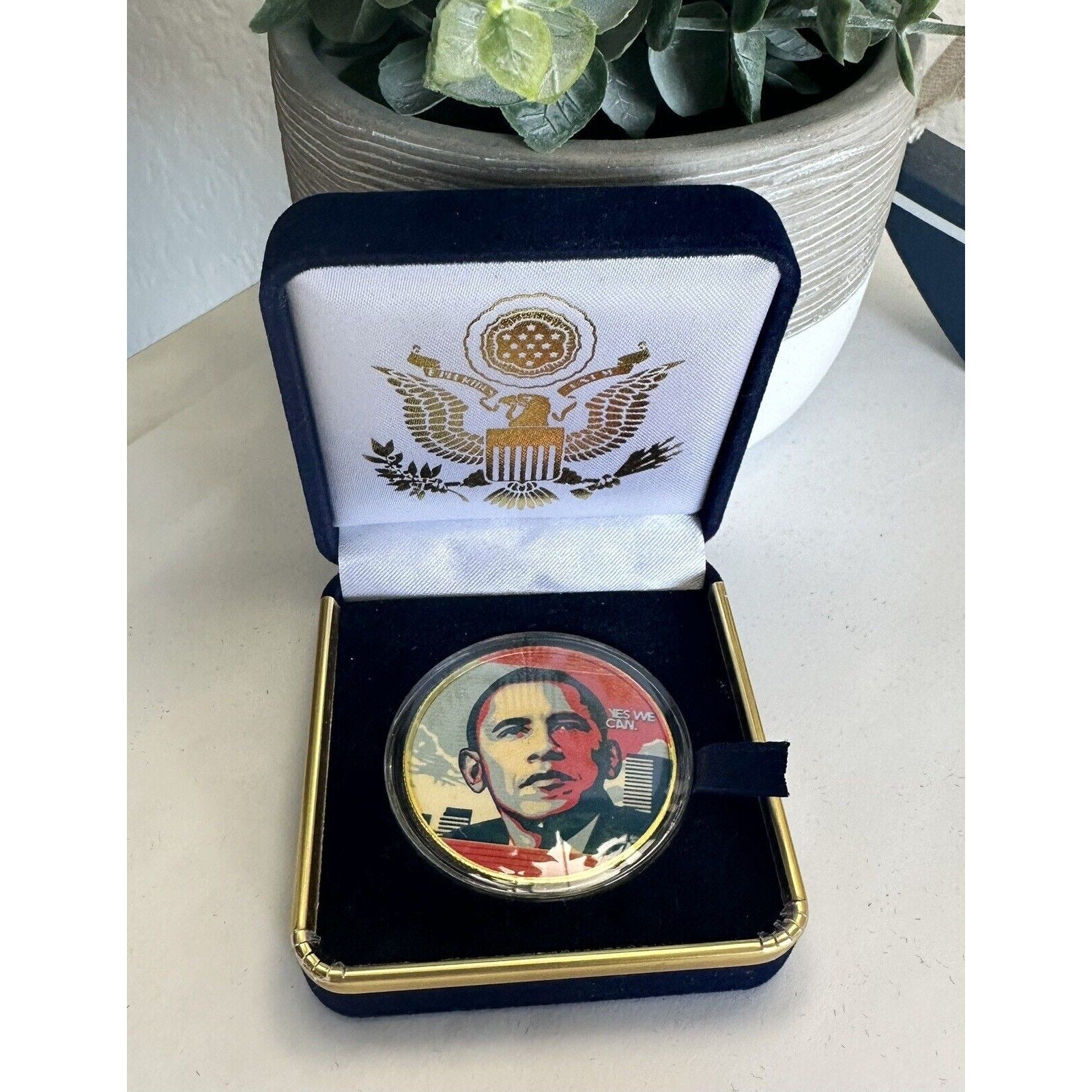 PRESIDENT BARACK OBAMA "YES WE CAN" CHALLENGE COIN W Special Velvet Case