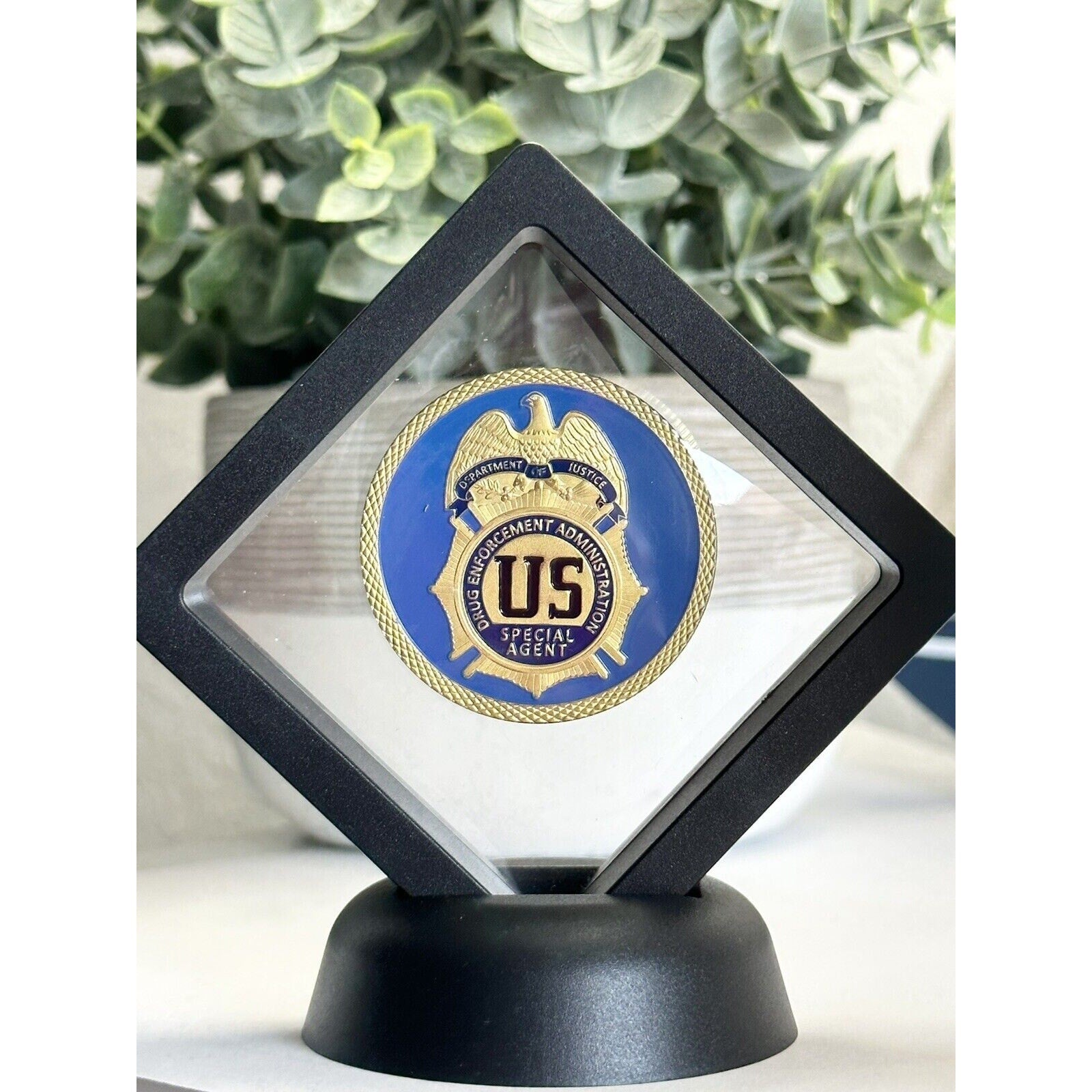U S DRUG ENFORCEMENT ADMINISTRATION DEA Challenge Coin With 3D Display Case