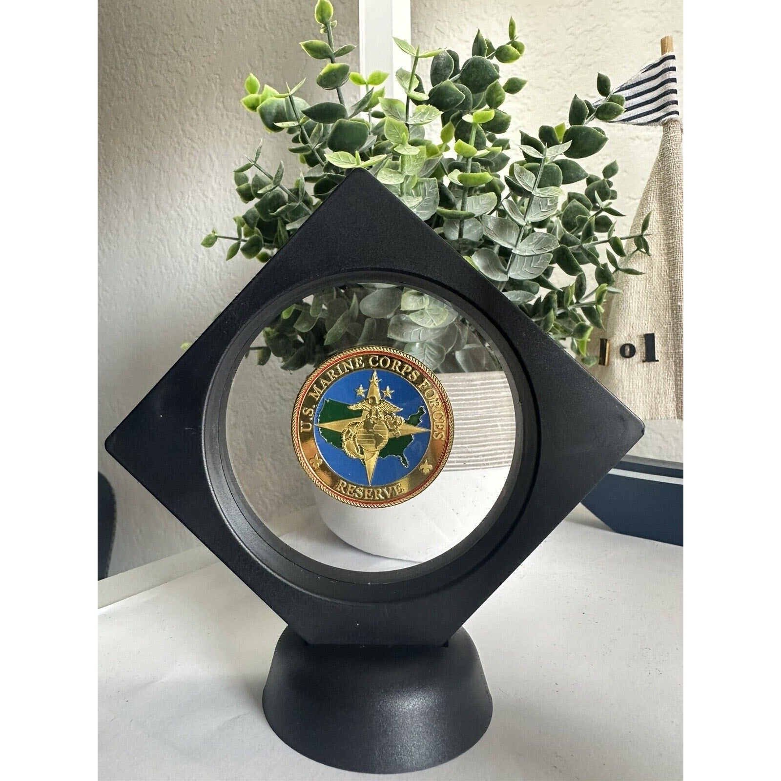 US MARINE CORPS RESERVE Challenge Coin With 3D Display Case