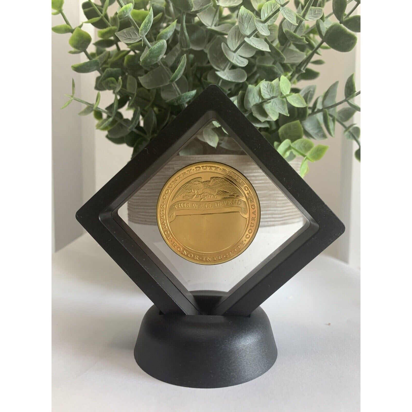 U S ARMY SNIPER "ONE SHOT*ONE KILL" Challenge Coin with 3D Display Case