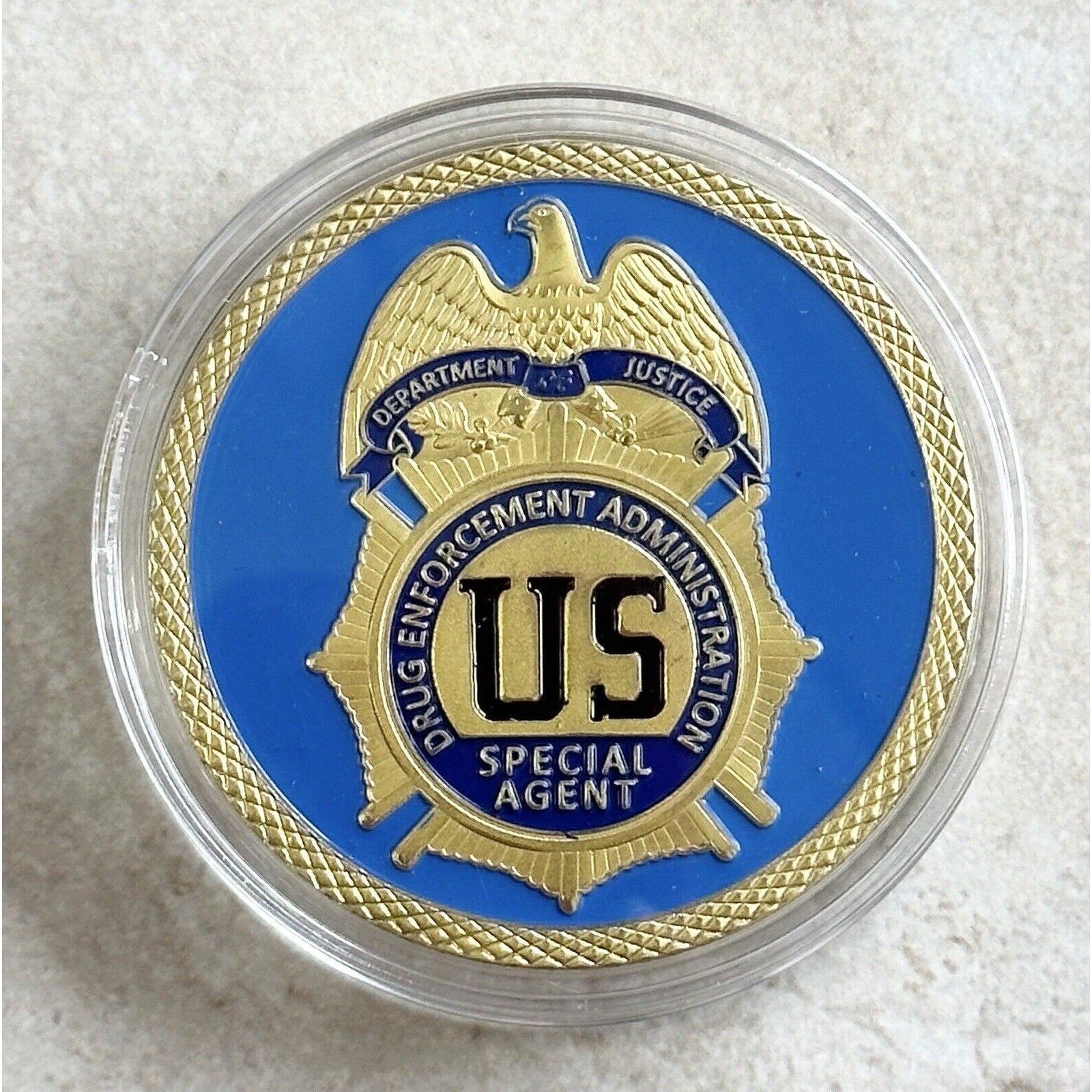 U S DRUG ENFORCEMENT ADMINISTRATION (DEA) Challenge Coin with velvet case