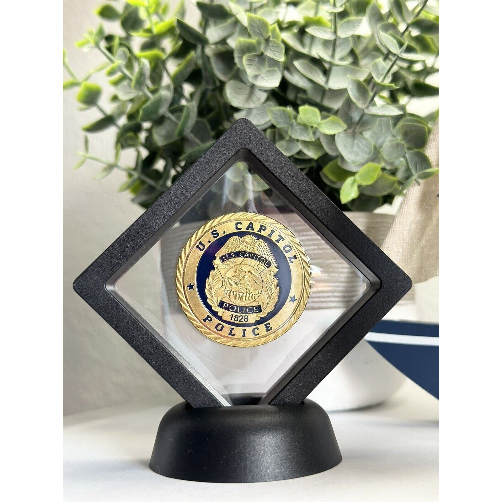 U S Capitol Police Challenge Coin with 3D Display Case. 40mm, Fast Shipping