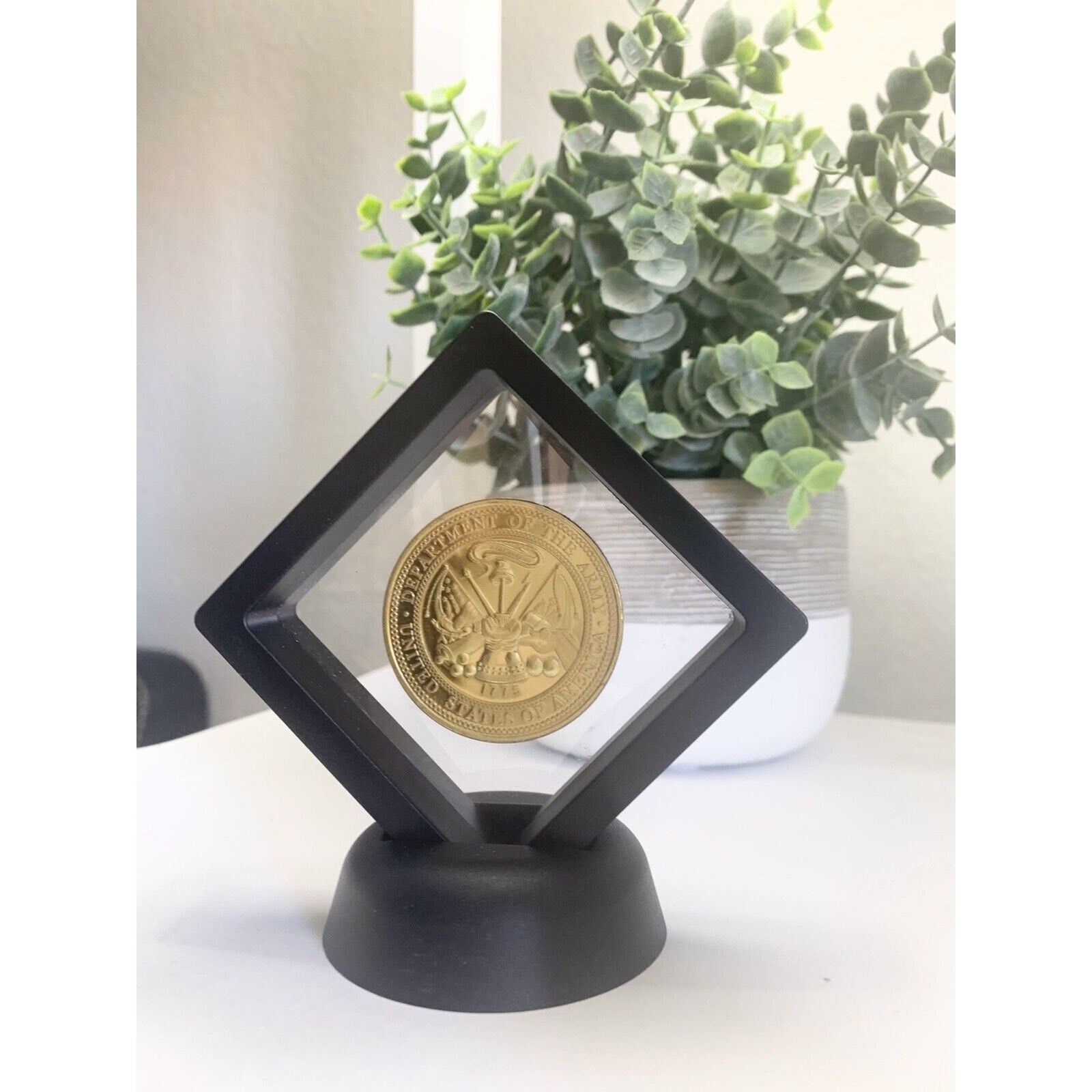U S Army CHAPLAIN CORPS Challenge Coin With 3D Floating Display Case