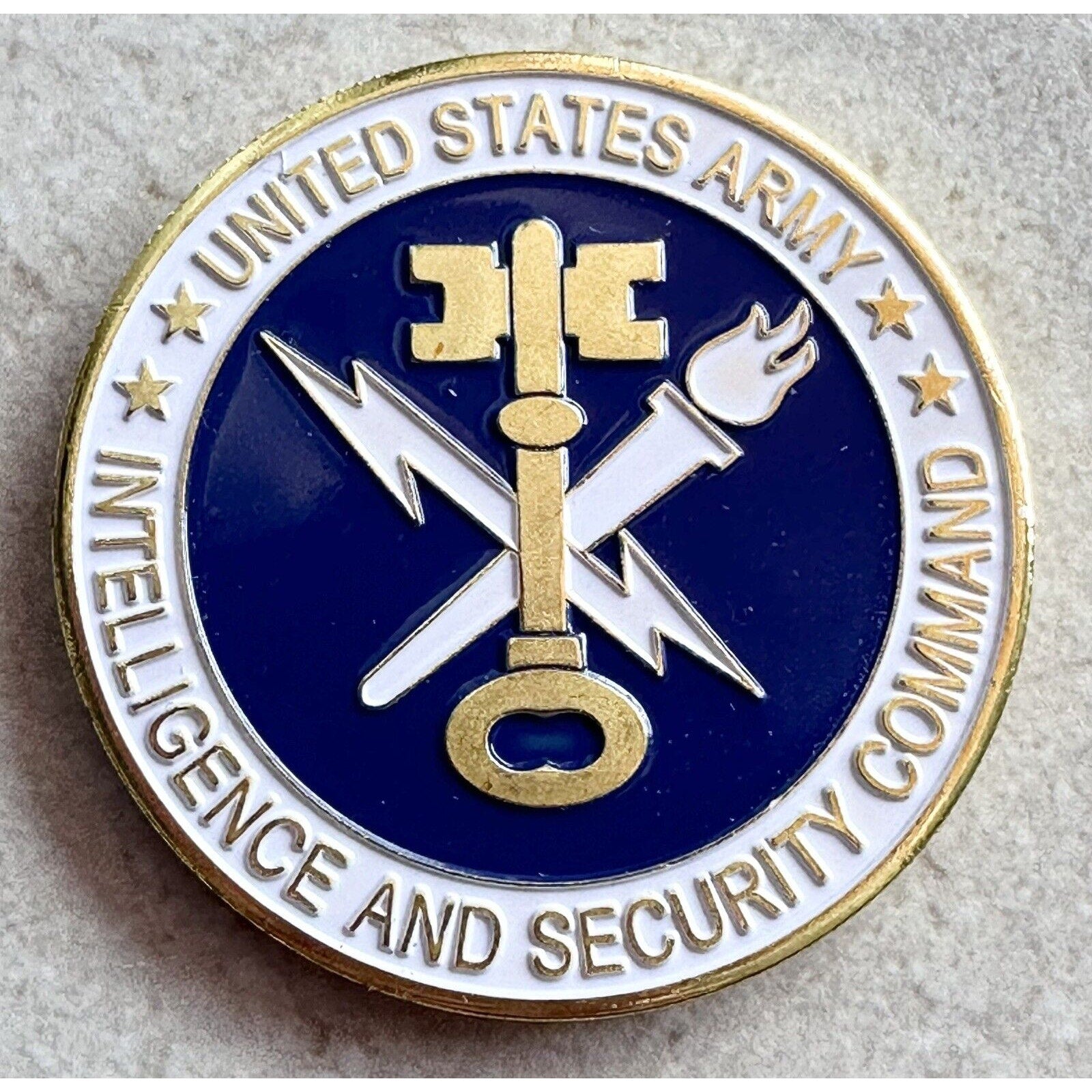 US ARMY INTELLIGENCE AND SECURITY COMMAND Challenge Coin With velvet Case