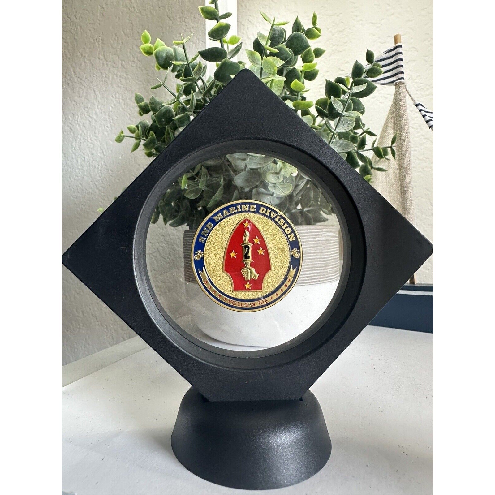 Us Marine Corps - 2nd MARINE DIVISION Challenge Coin With 3D Display Case