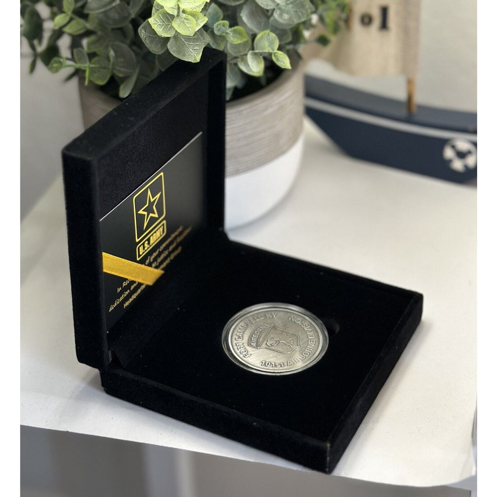 U.S. United States Army Special Forces Green Beret Challenge Coin W Special Case