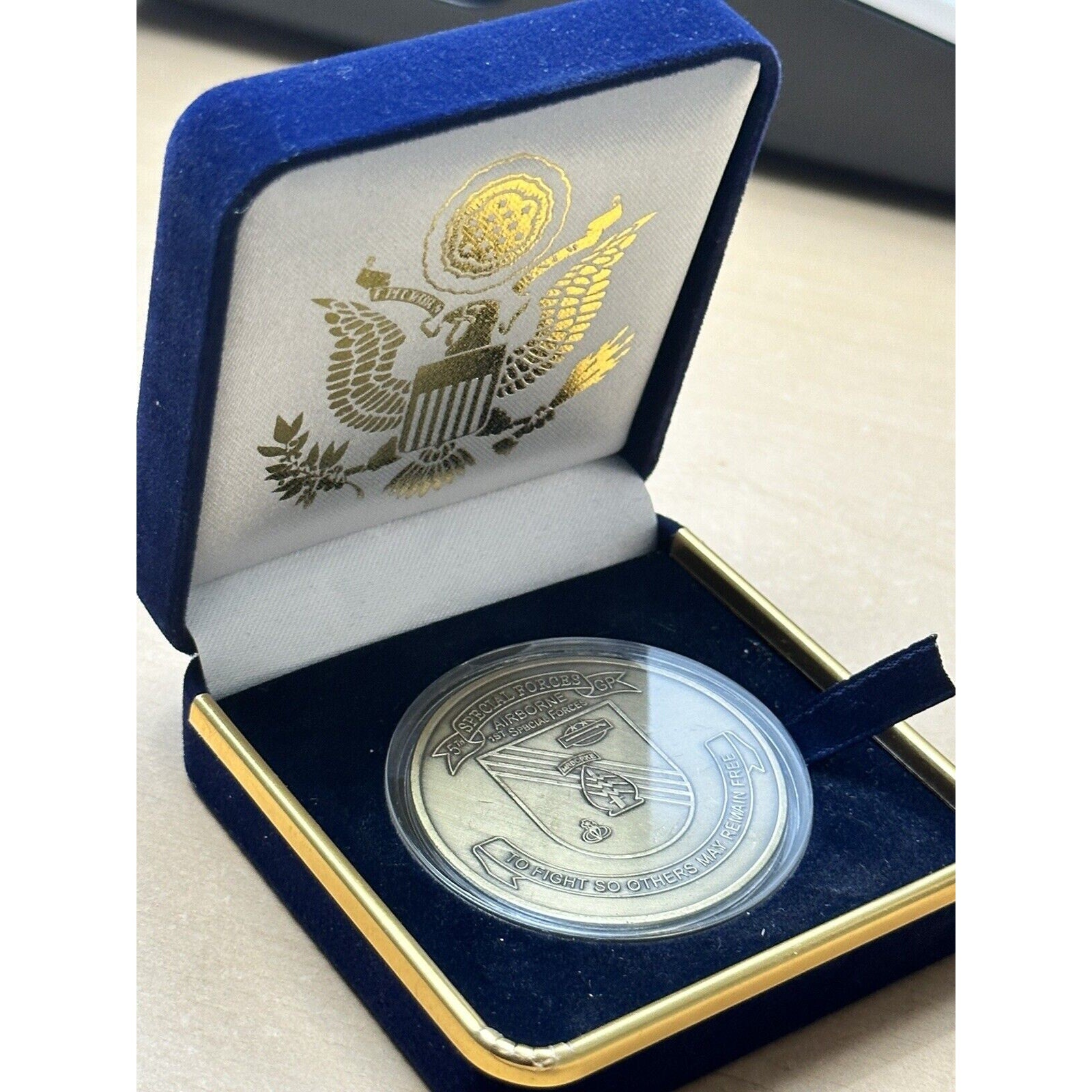 5TH GROUP Challenge Coin ARMY AIRBORNE SPECIAL FORCES "THE PROFESSIONALS" W/case