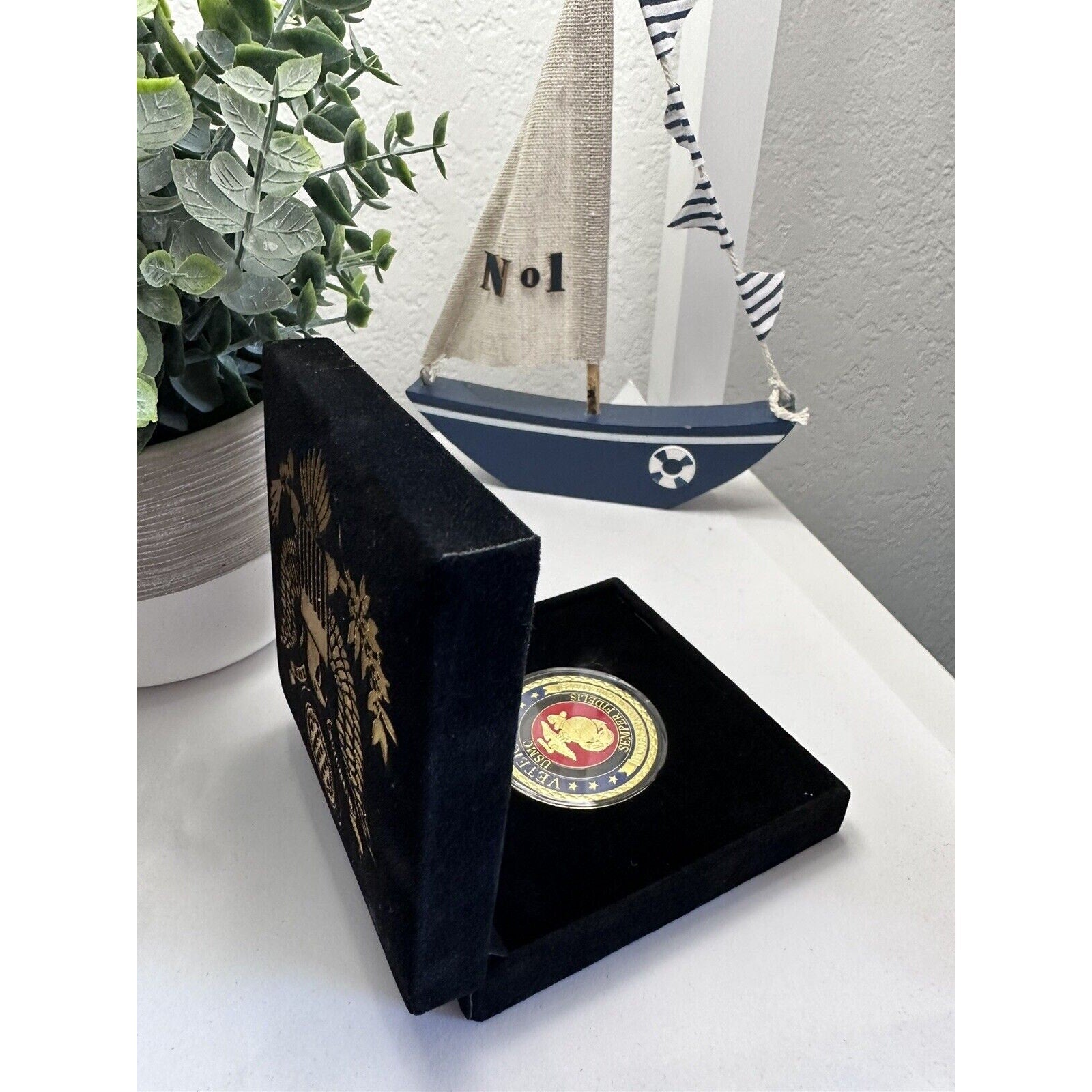 U S MARINE CORPS Vetaran Semper Fidelis Challenge Coin with Special Box