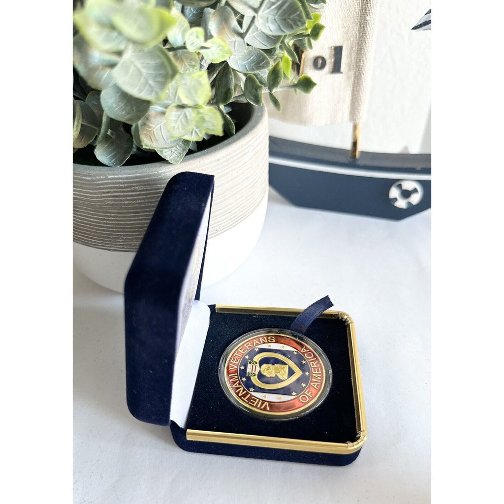 MEMORIAL DAY VETERANS OF AMERICA (Purple Heart) Coin With Velvet Case