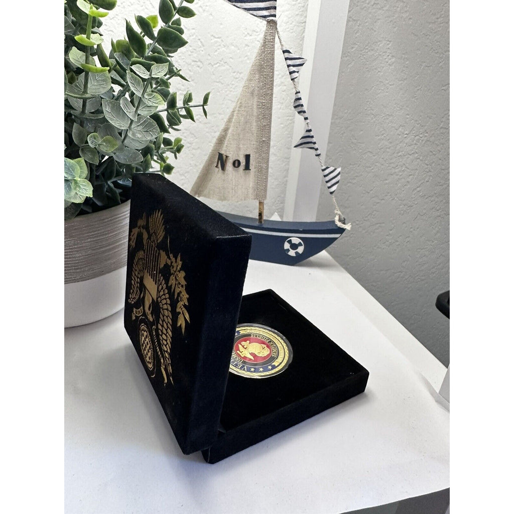 U S MARINE CORPS Vetaran Semper Fidelis Challenge Coin with Special Box
