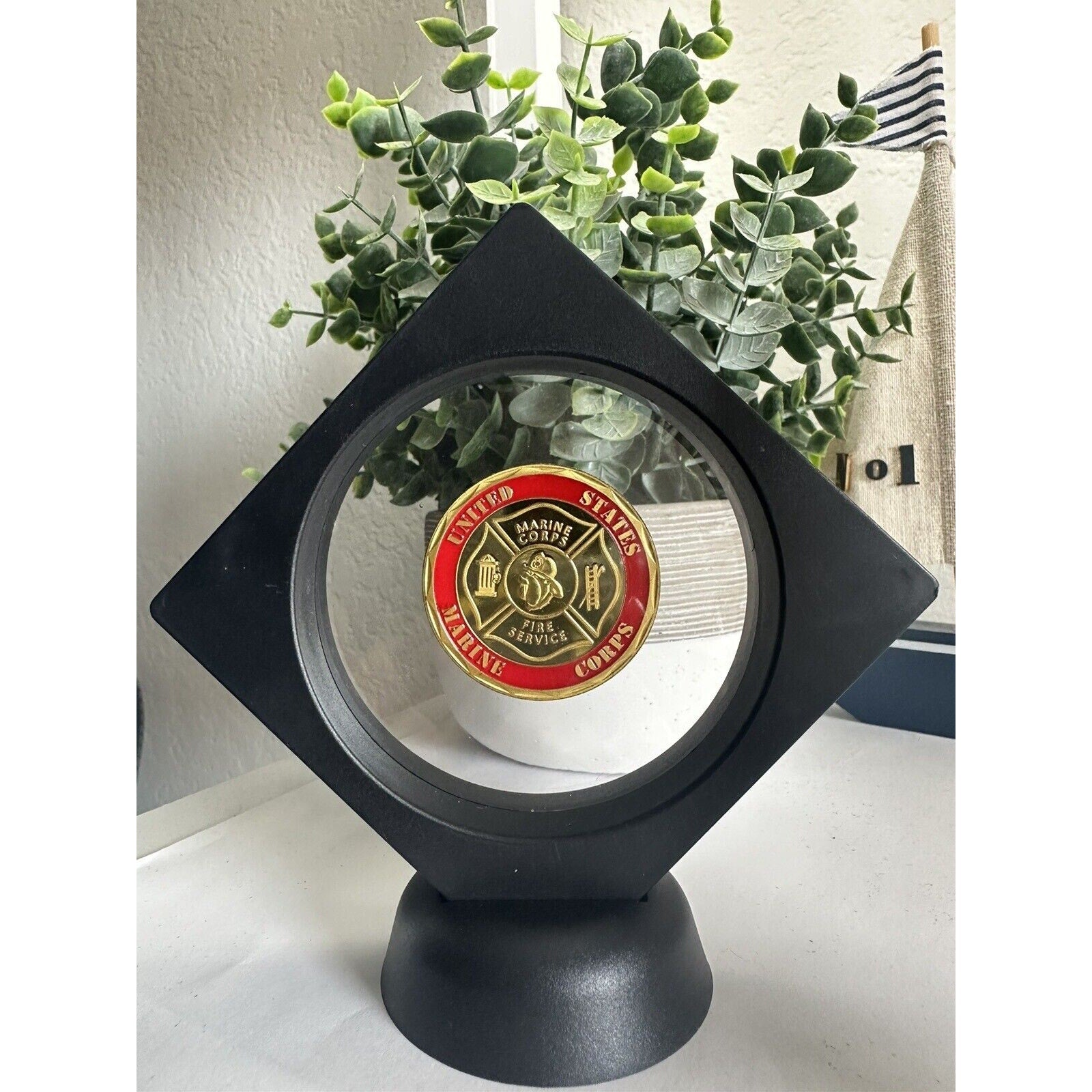 US MARINE CORPS FIRE SERVICE Challenge Coin With 3D Display Case
