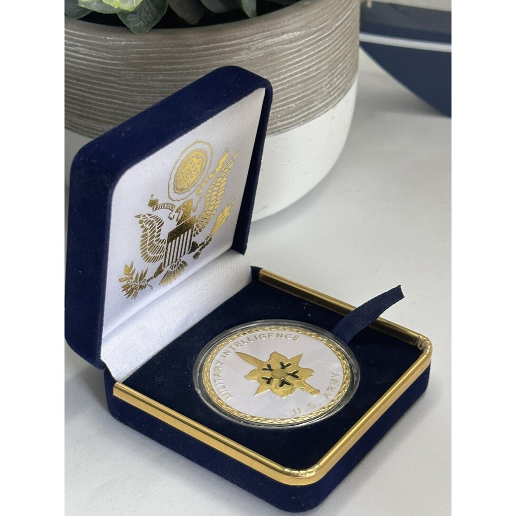 US Army MILITARY INTELLIGENCE Challenge Coin With Beautiful Velvet Case