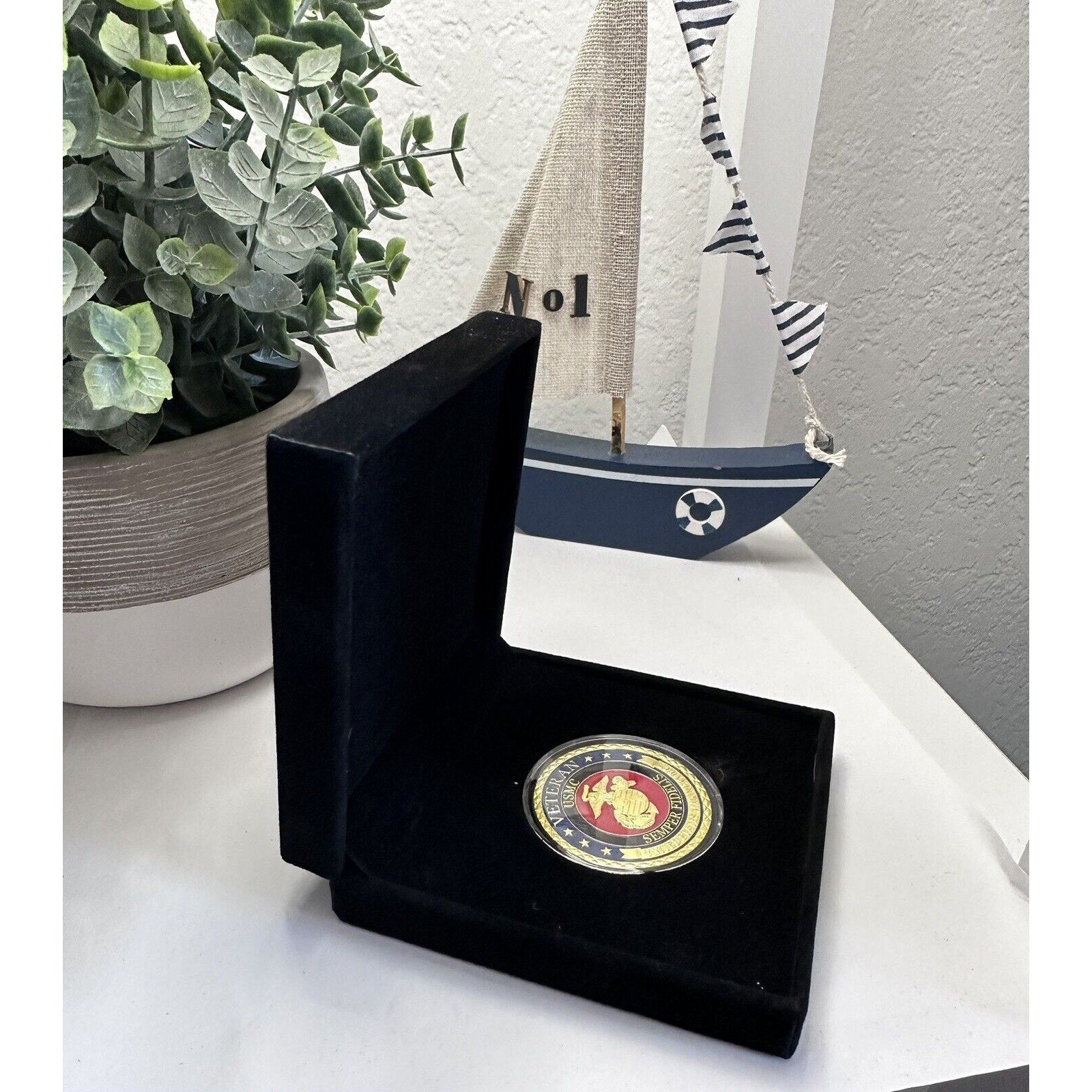 U S MARINE CORPS Vetaran Semper Fidelis Challenge Coin with Special Box