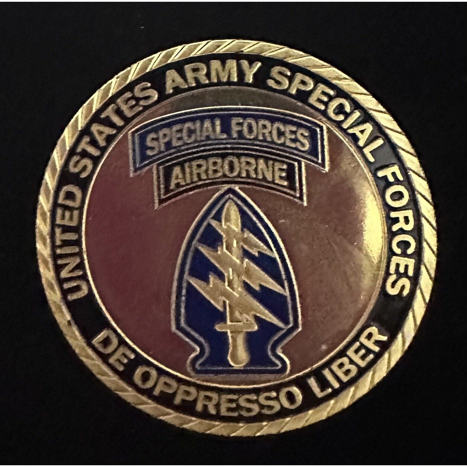 U.S. ARMY SPECIAL FORCES DE OPPRESSO LIBER CHALLENGE COIN With Velvet Case
