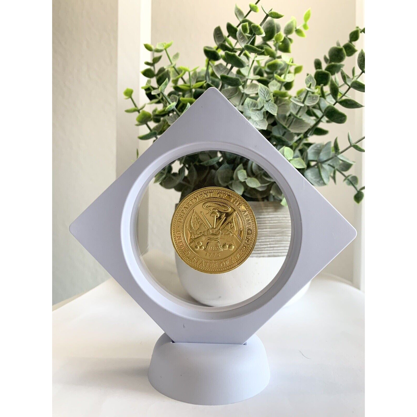 US ARMY 4th INFANTRY DIVISION Challenge Coin With 3D Display Case
