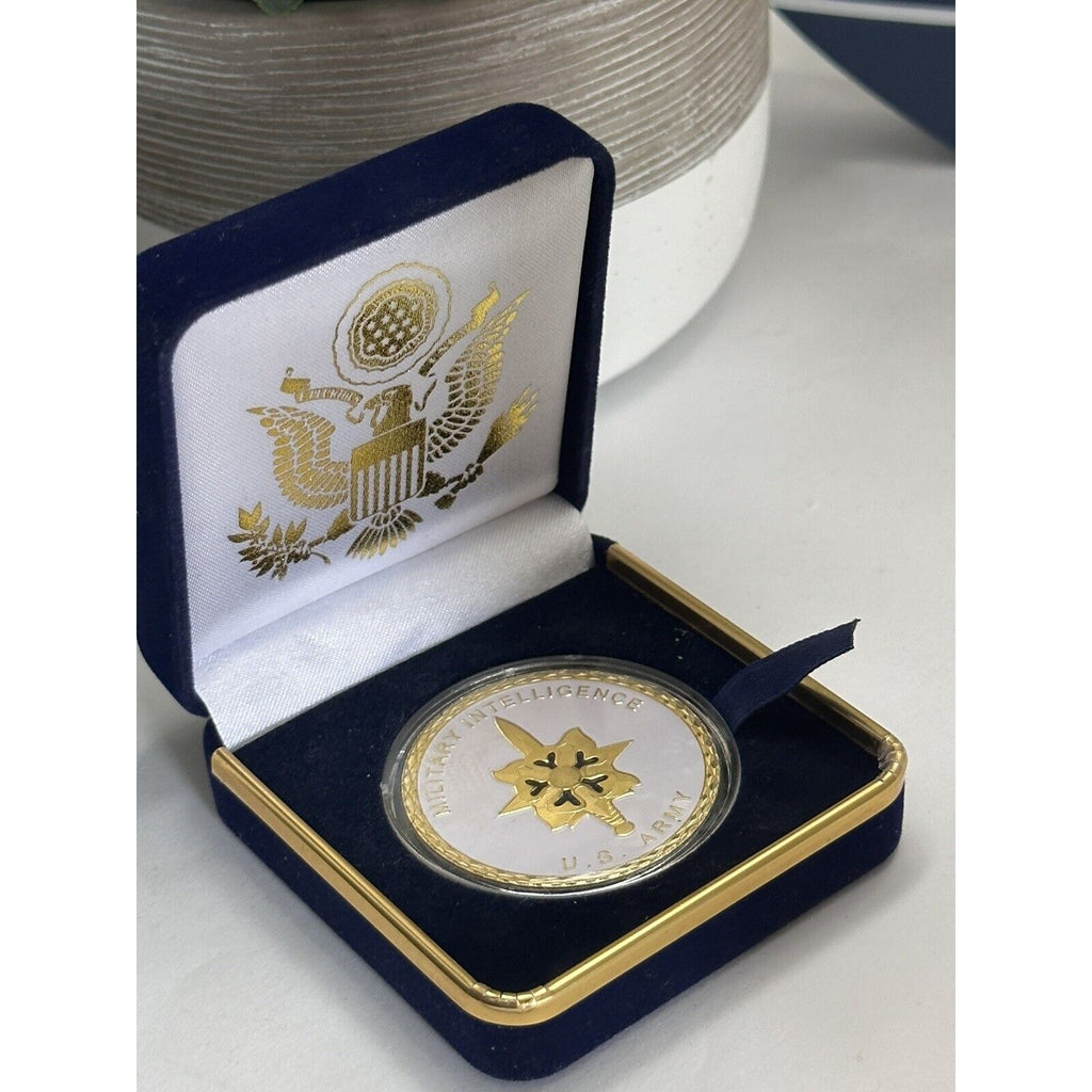 US Army MILITARY INTELLIGENCE Challenge Coin With Beautiful Velvet Case